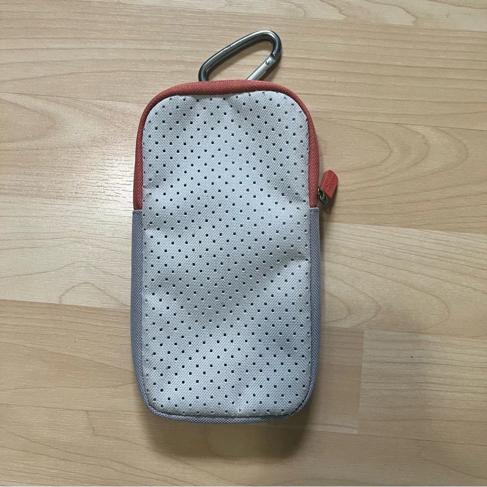 thirty-one | Bags | Clip On Tech Pouch | Poshmark